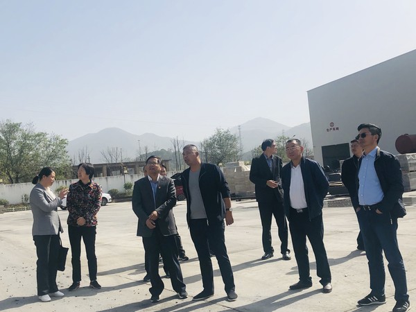 20191104市人大常委会副主任樊泽明赴贵池区开展非金属矿产业发展视察.jpg