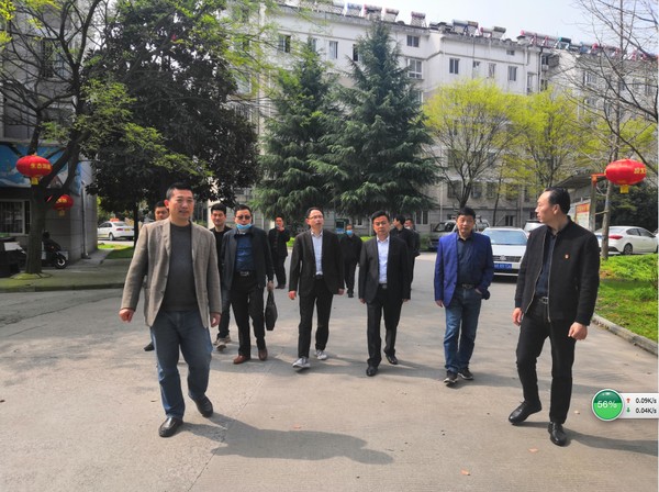 20200326江口街道人大工委组织代表视察小区物业管理工作.png