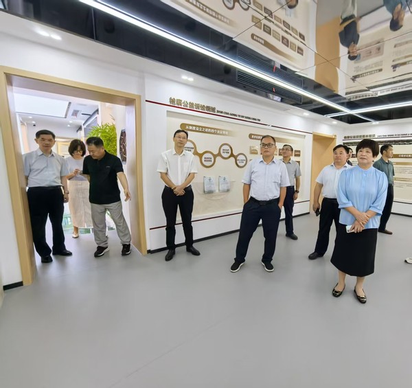 市人大调研组公益诉讼2.jpg