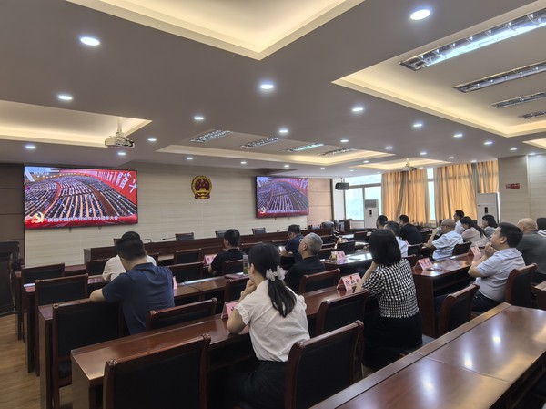 集中观看105周年大会.jpg